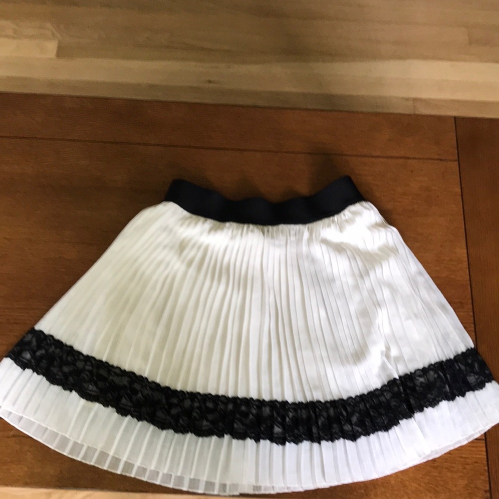 🖤Forever 21 skirt - Picture 2 of 5
